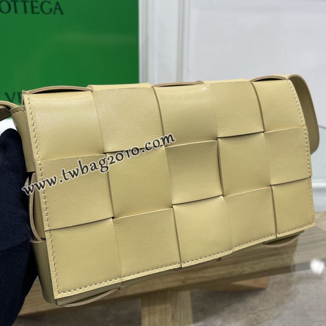 Bottega veneta高端女包 KF0017木薯 寶緹嘉新款放大編織斜挎包 BV經典款Cassette女士單肩斜挎包  gxz1345